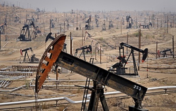Рост числа буровых установок в США удешевляет нефть